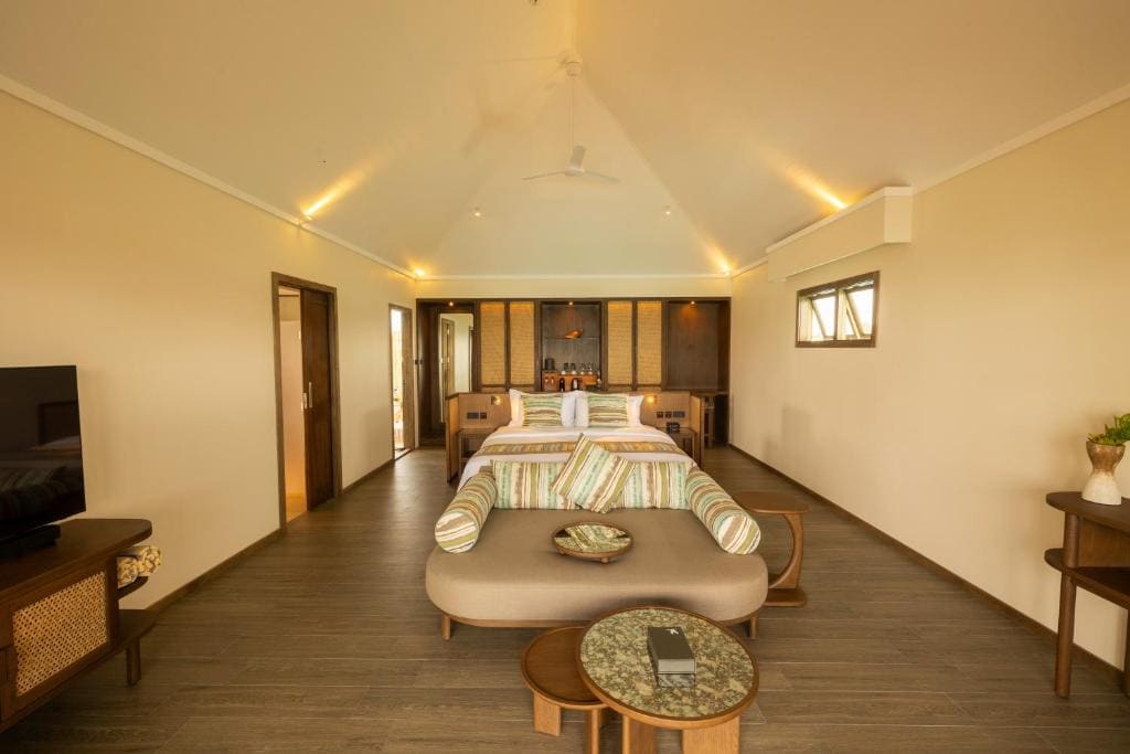 Sunrise Beach Villa room - Image 1