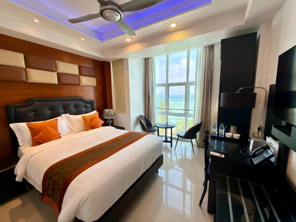 Deluxe Double Room with Sea View room - Image 3