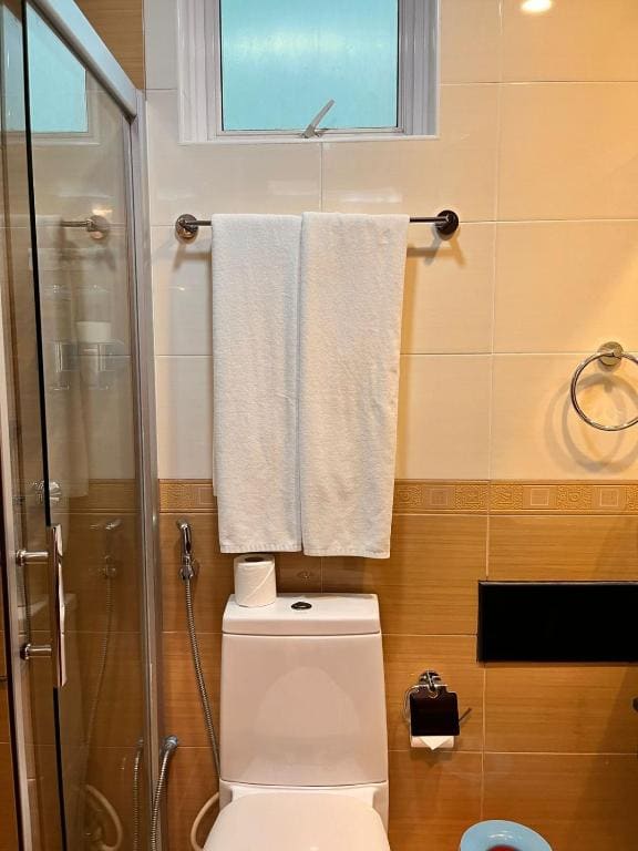 Deluxe Double Room with Side Sea View room - Image 2