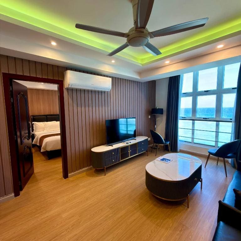 Deluxe Suite with Sea View room - Image 2