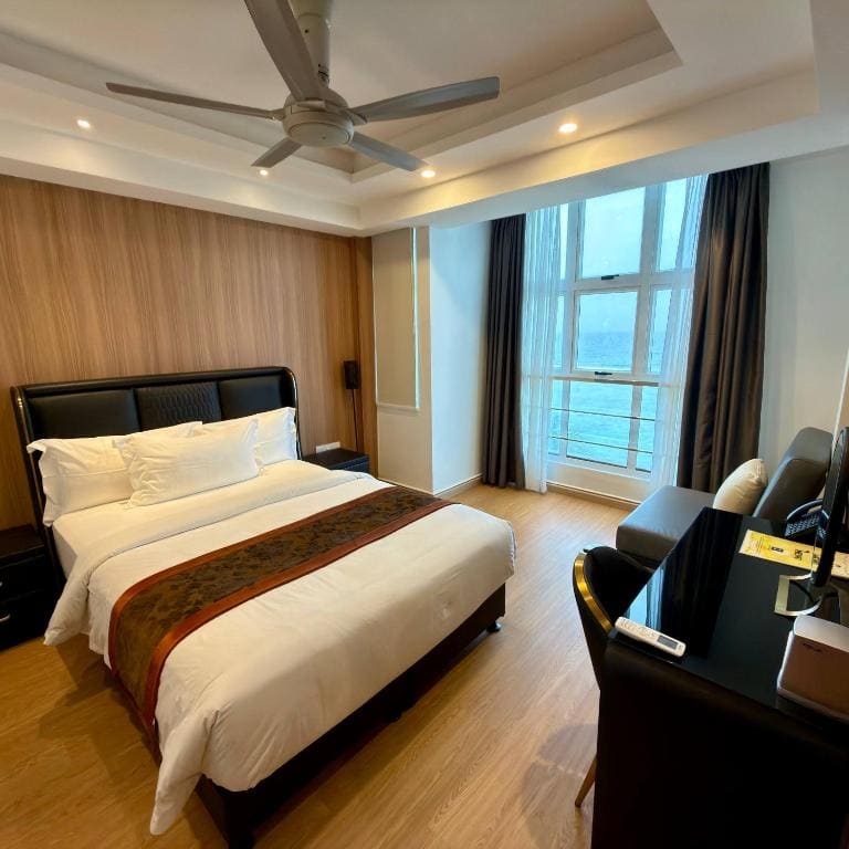 Deluxe Suite with Sea View room - Image 1