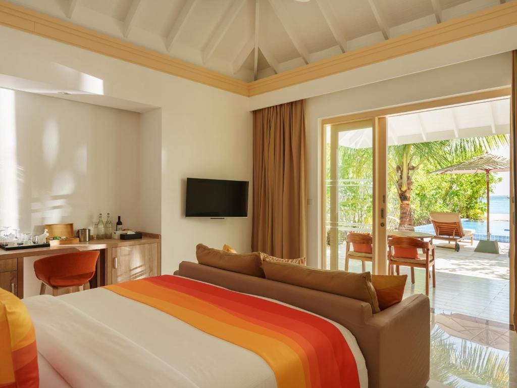Pool Beach Villa - Free shared seaplane for 2 guests, minimum 7-night stay room - Image 1