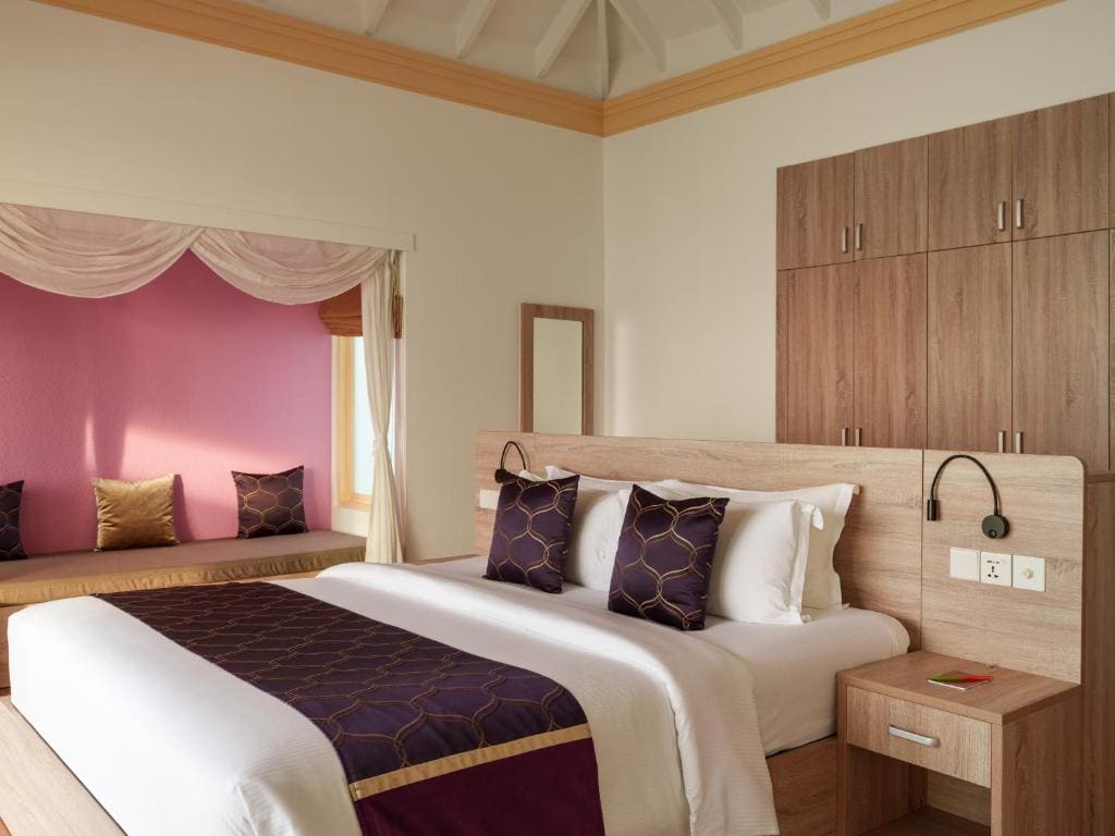 Ocean Villa with Pool + Slide - - Free shared seaplane for 2 guests, minimum 7-night stay room - Image 3