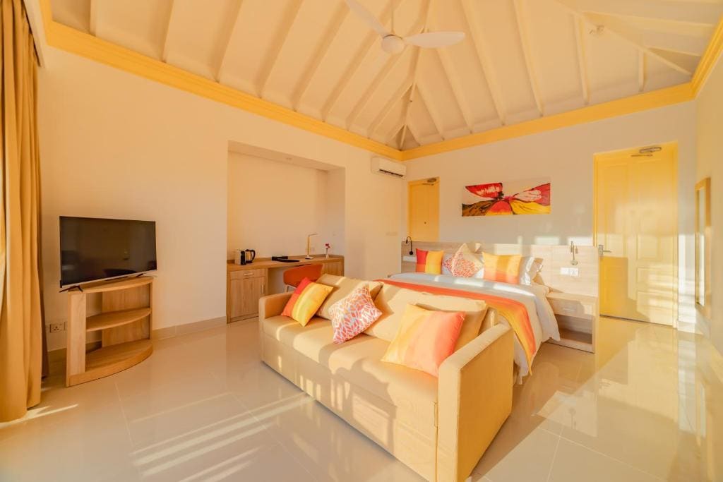 Sunset Pool Beach Villa- Free shared seaplane for 2 guests, minimum 7-night stay room - Image 1