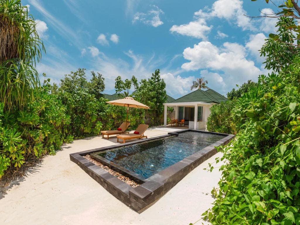 Beach Suite with Pool - Free shared seaplane for 2 guests, minimum 7-night stay room - Image 2