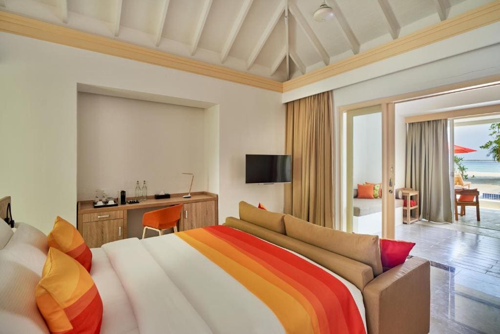 Beach Suite with Pool - Free shared seaplane for 2 guests, minimum 7-night stay room - Image 1