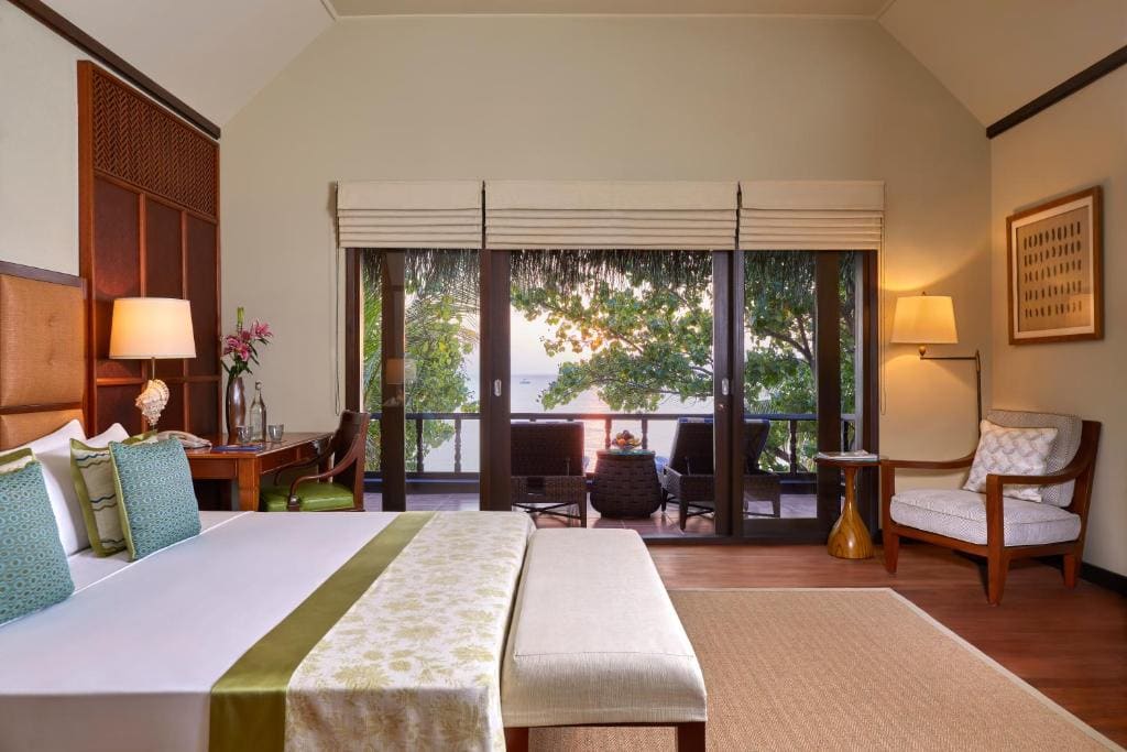 Two Bedroom Sunset Beachfront Suite with Pool room - Image 2