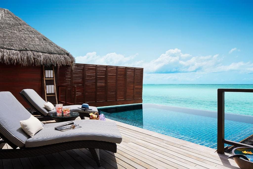 One Bedroom Sunrise Overwater Suite with Pool room - Image 3