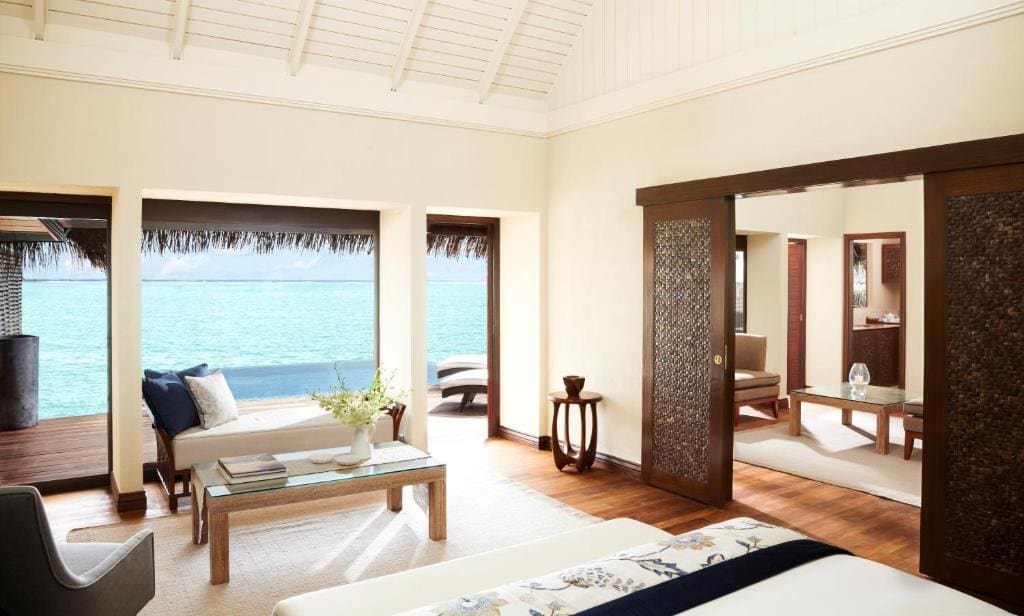 One Bedroom Sunrise Overwater Suite with Pool room - Image 1