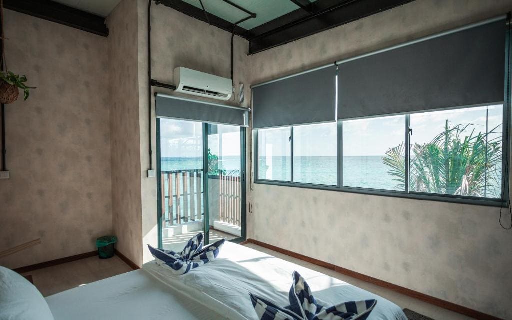 Double Room with Balcony and Sea View room - Image 2