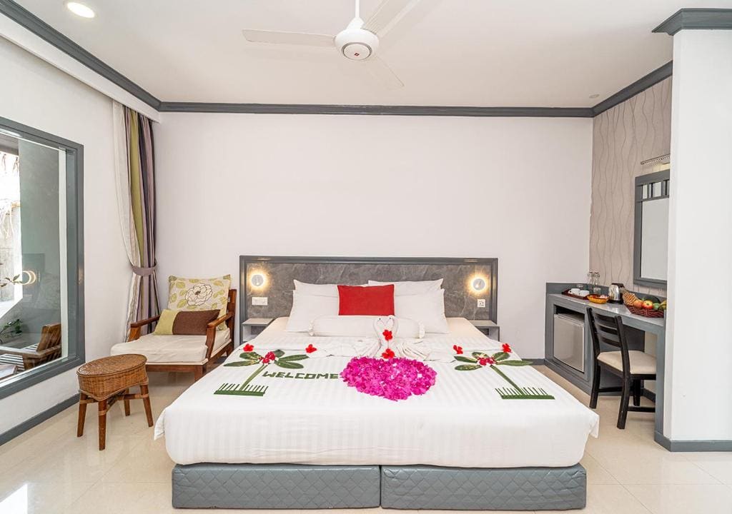 Deluxe King Room room - Image 3