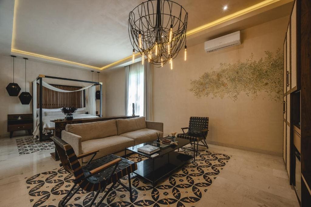 MASTER SUITE WITH BALCONY room - Image 1