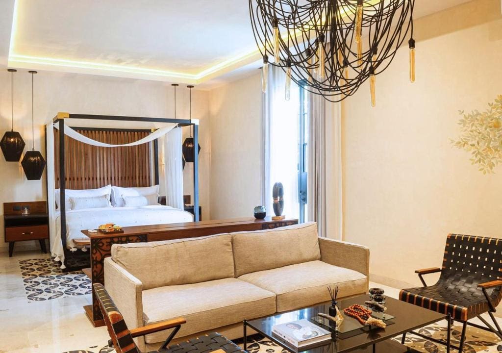MASTER SUITE WITH PLUNGE POOL room - Image 2