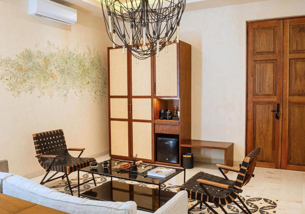 MASTER SUITE WITH BALCONY room - Image 2