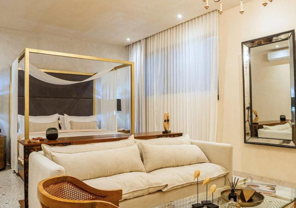 PREMIUM SUITE WITH BATHTUB room - Image 3