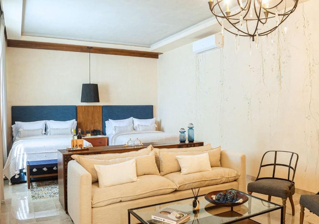 PREMIUM SUITE DOUBLE WITH BATHTUB room - Image 3