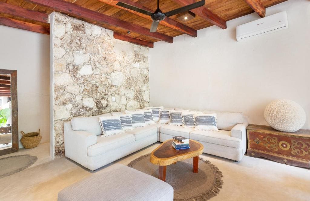 Six-Bedroom House room - Image 1