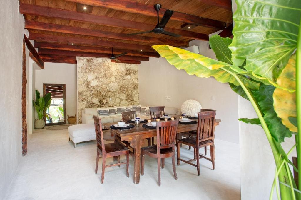 Six-Bedroom House room - Image 3