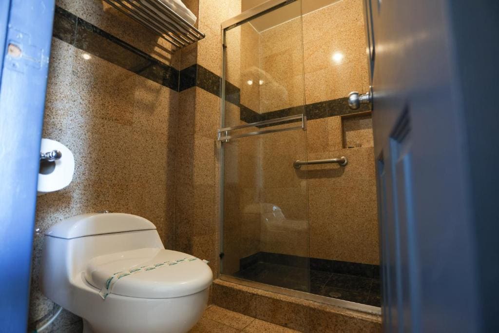 Deluxe Queen Room room - Image 1