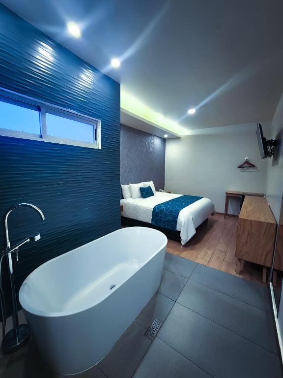 Deluxe Queen Studio room - Image 3