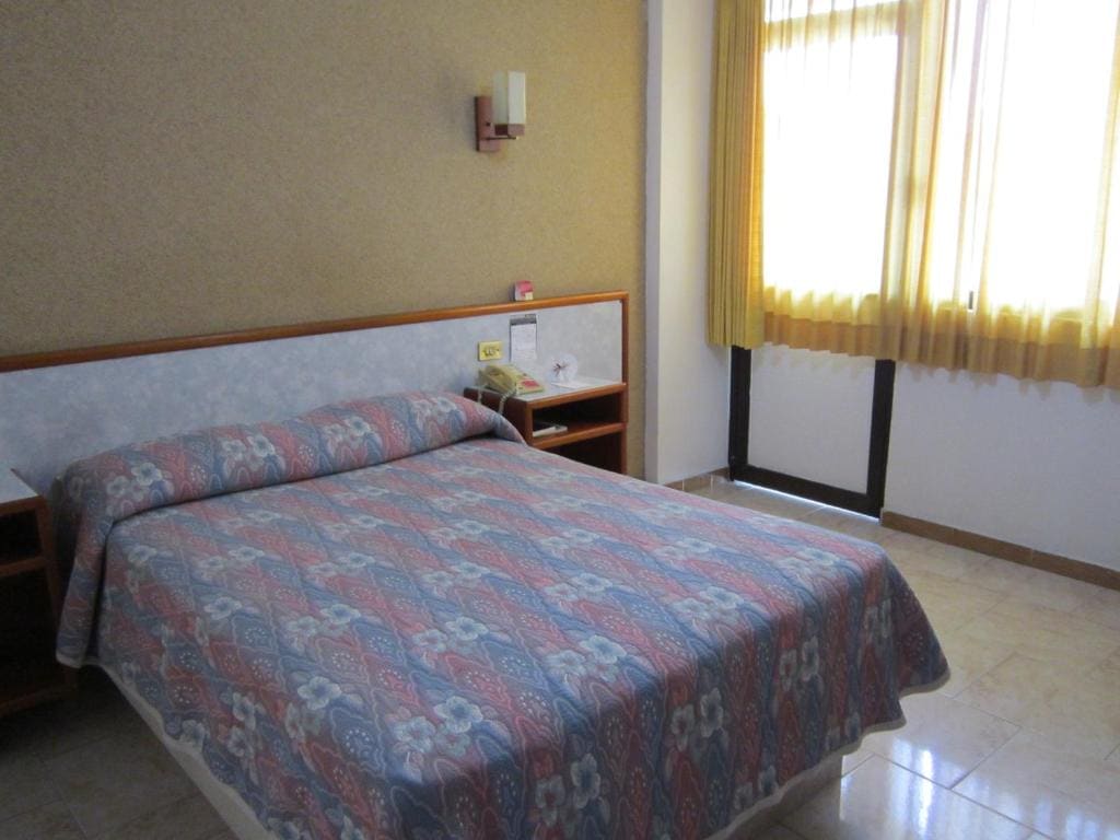 Standard King Room room - Image 3