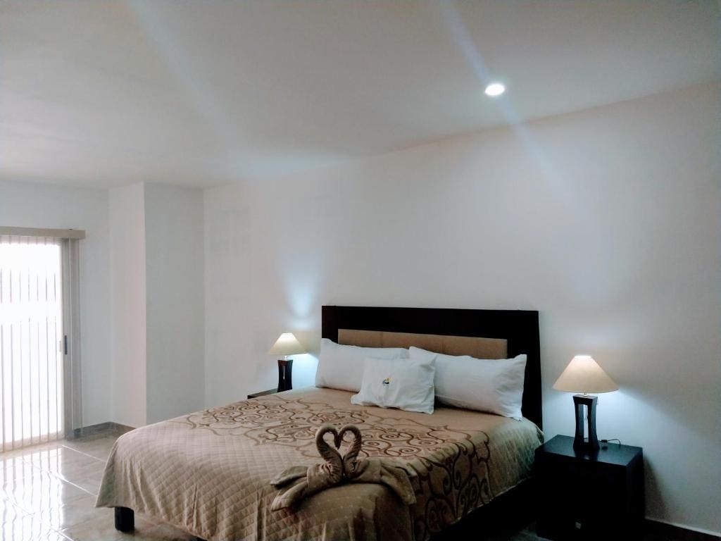 Deluxe Double Room with Balcony room - Image 3