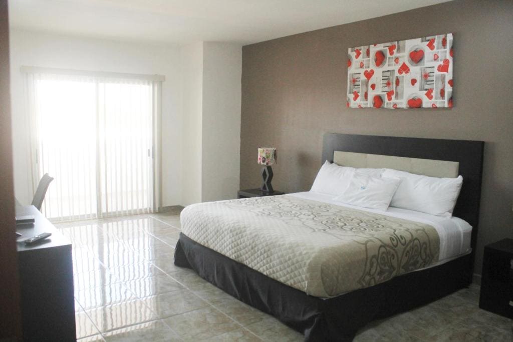 Deluxe Double Room with Balcony room - Image 2