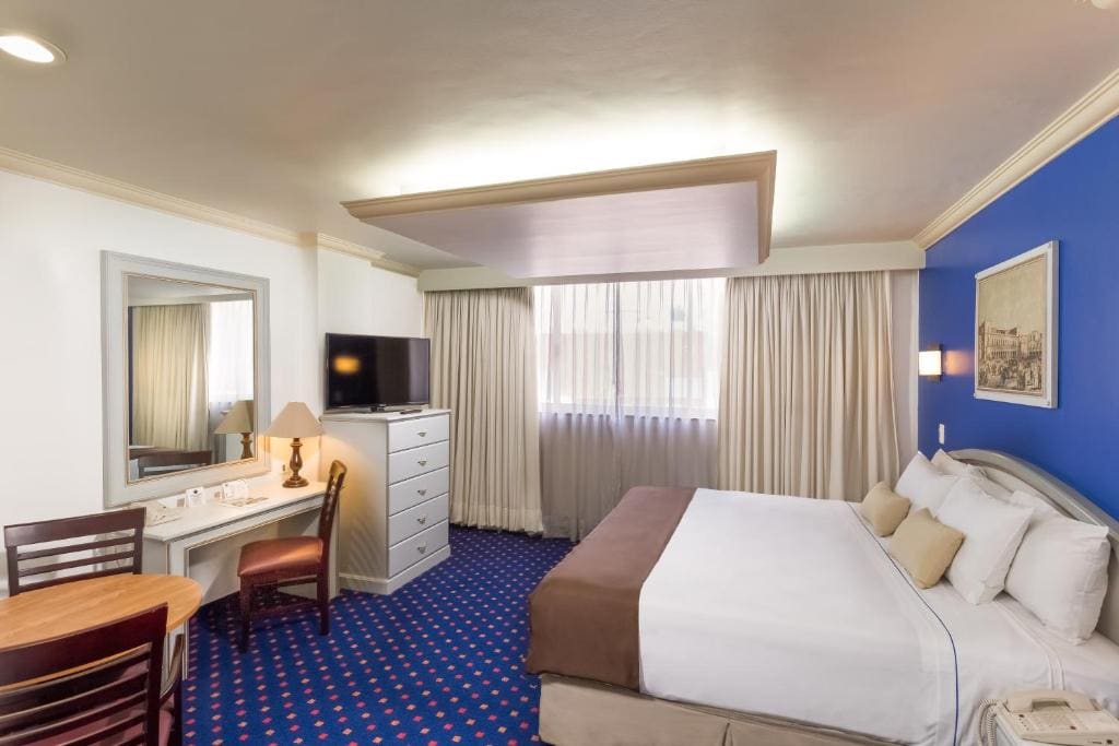 Double Room with Two Double Beds - Non-Smoking room - Image 3