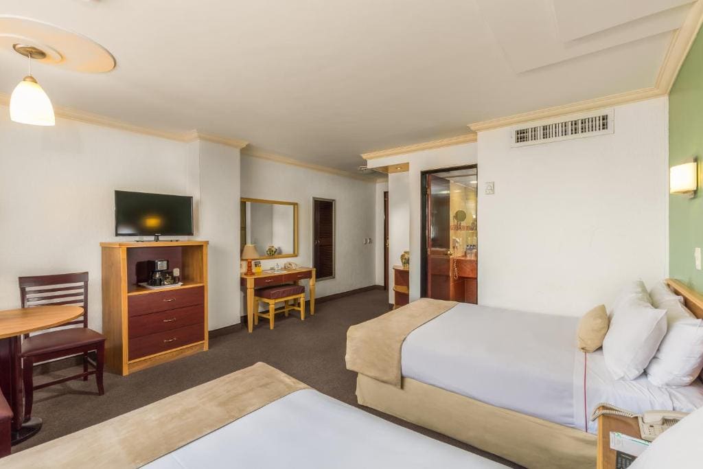 Double Room with Two Double Beds - Non-Smoking room - Image 2