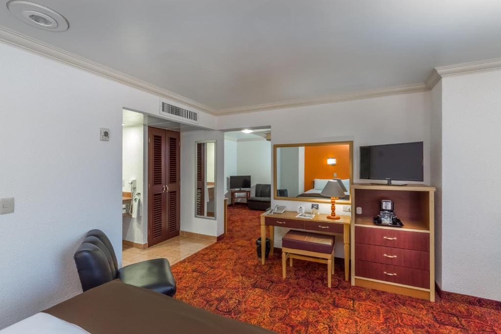 King Room - Non-Smoking room - Image 2