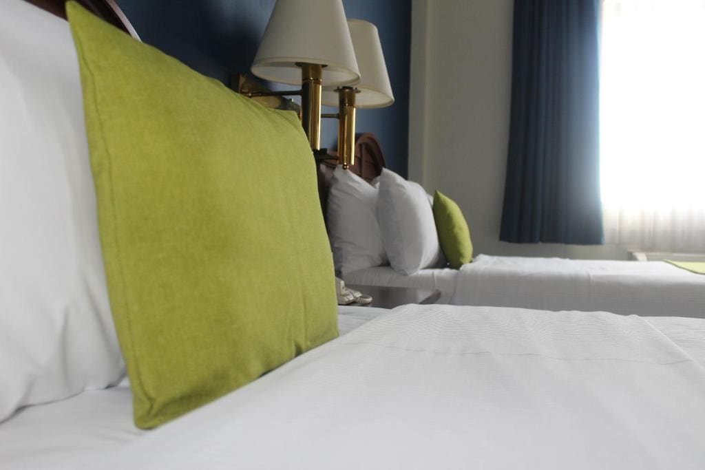 Suite with Two Double Beds - Non-Smoking room - Image 3