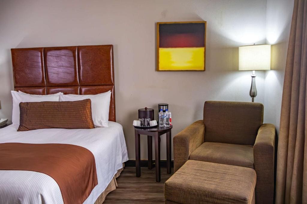 Double Room with Two Double Beds - Non-Smoking room - Image 3