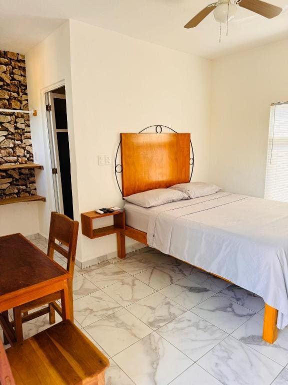 Small Double Room room - Image 3