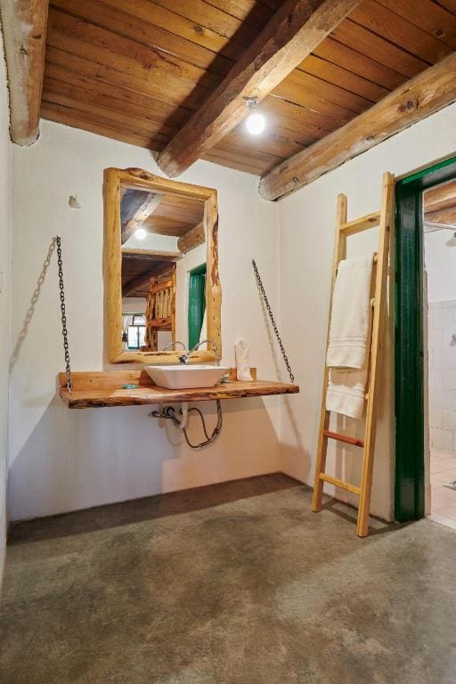 Standard Quadruple Room room - Image 2