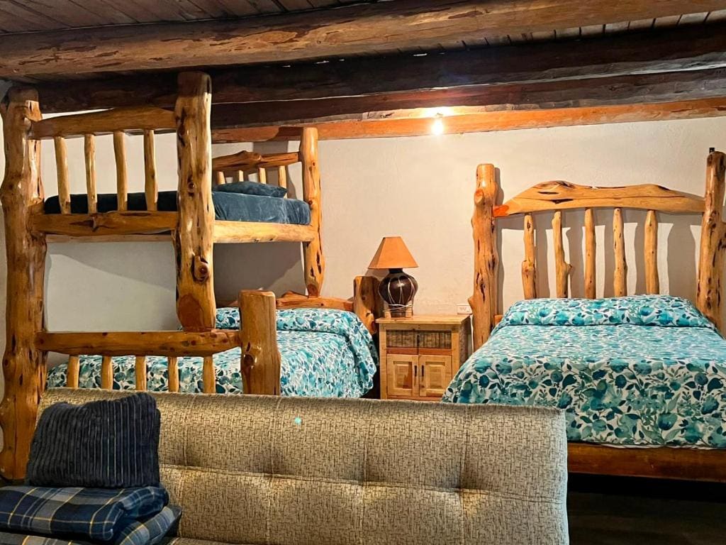 Standard Quadruple Room room - Image 1