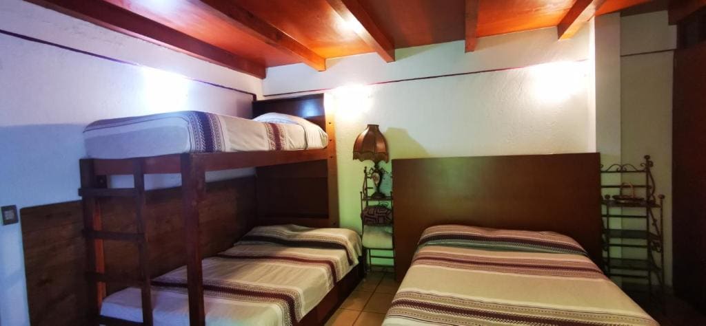 Deluxe Family Room room - Image 2