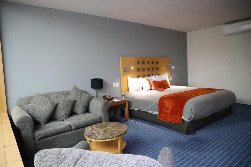 Deluxe Superior King room - Image 1