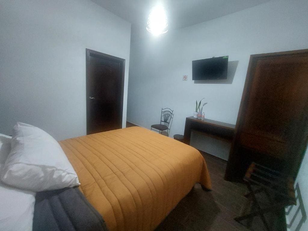 Double Room with Private Bathroom room - Image 2