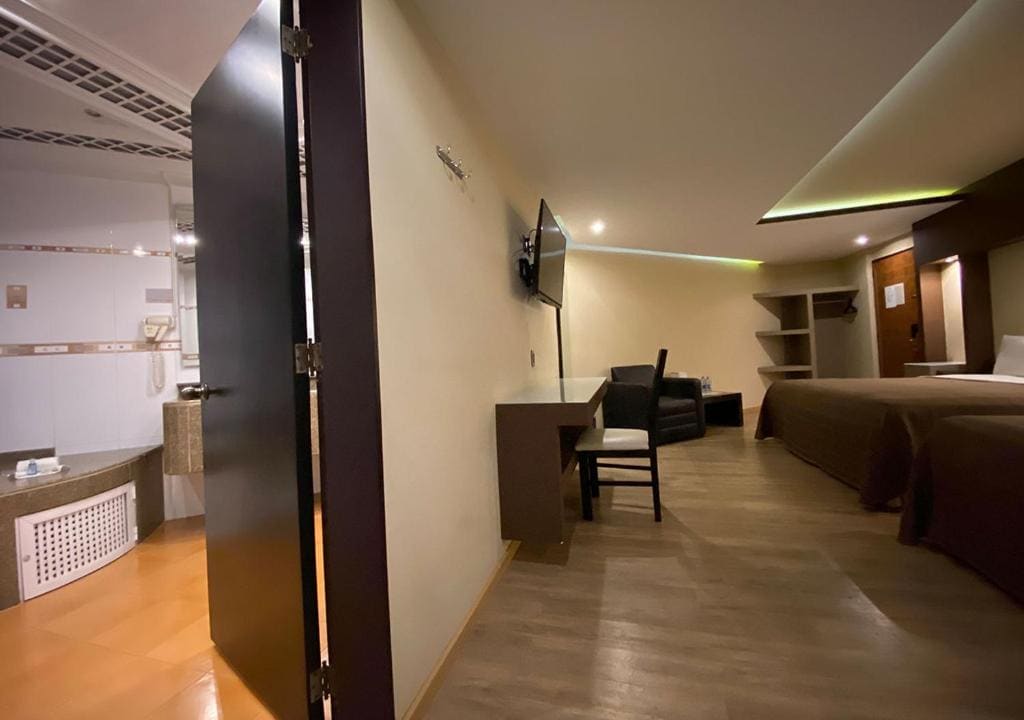 Deluxe Twin Room room - Image 2