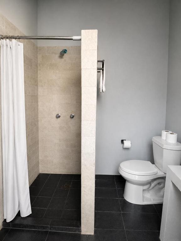 Double Room with Shared Bathroom room - Image 2
