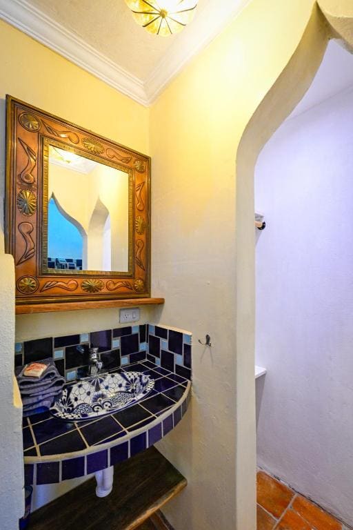 Queen Room with Garden View room - Image 3
