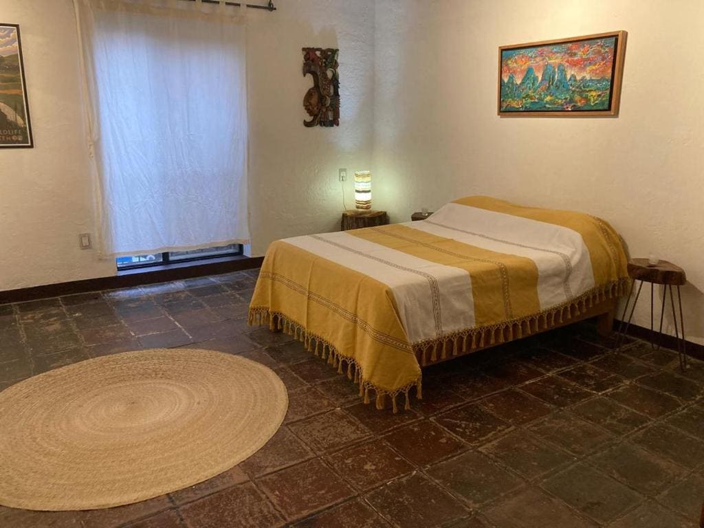 Double Room with Shared Bathroom room - Image 2