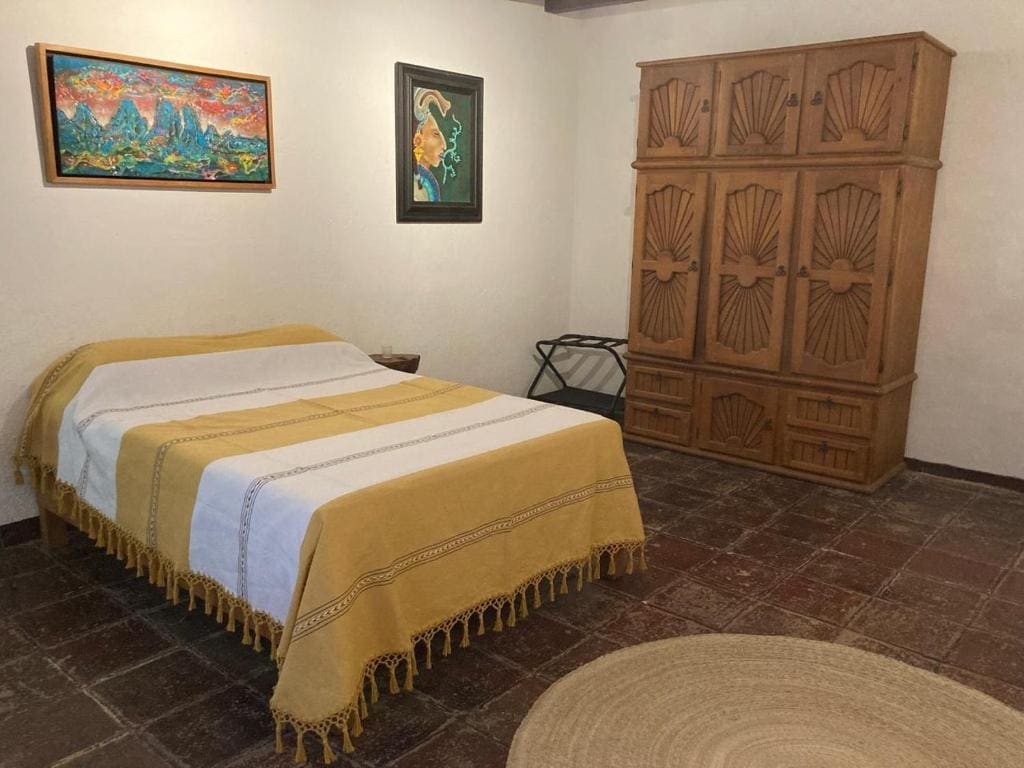 Double Room with Shared Bathroom room - Image 3