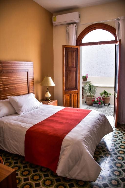 Superior Queen Room room - Image 3