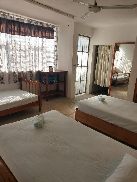 Economy Triple Room with Shared Bathroom room - Image 1