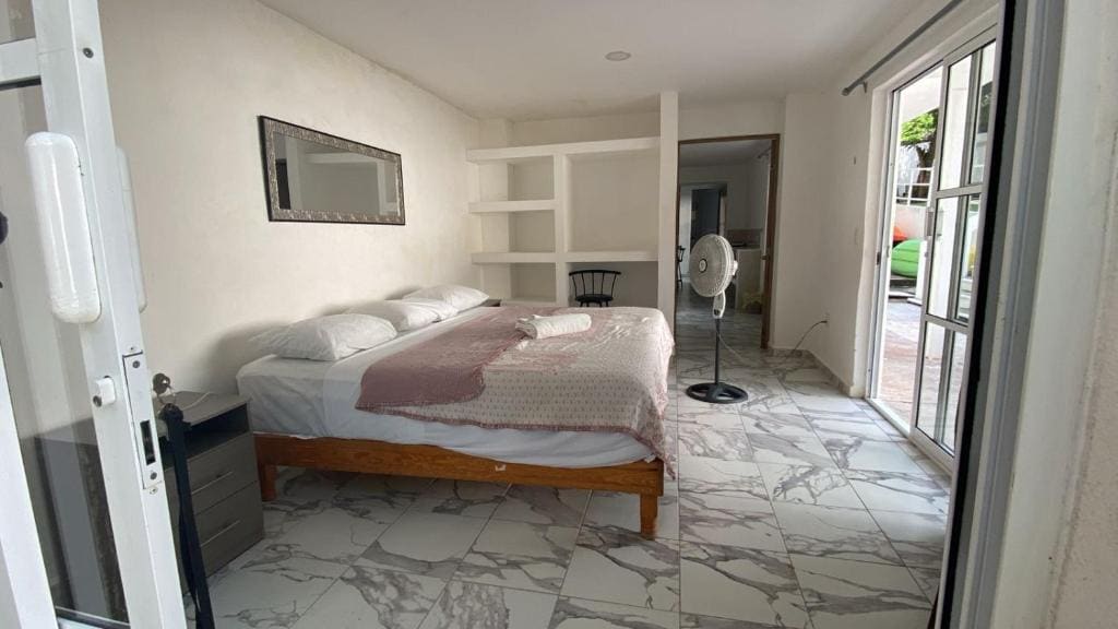 Apartment with Pool View room - Image 1