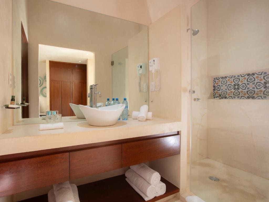 Double Room with Balcony room - Image 3