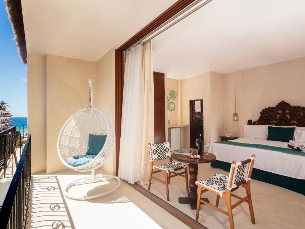 Double Room with Balcony room - Image 1