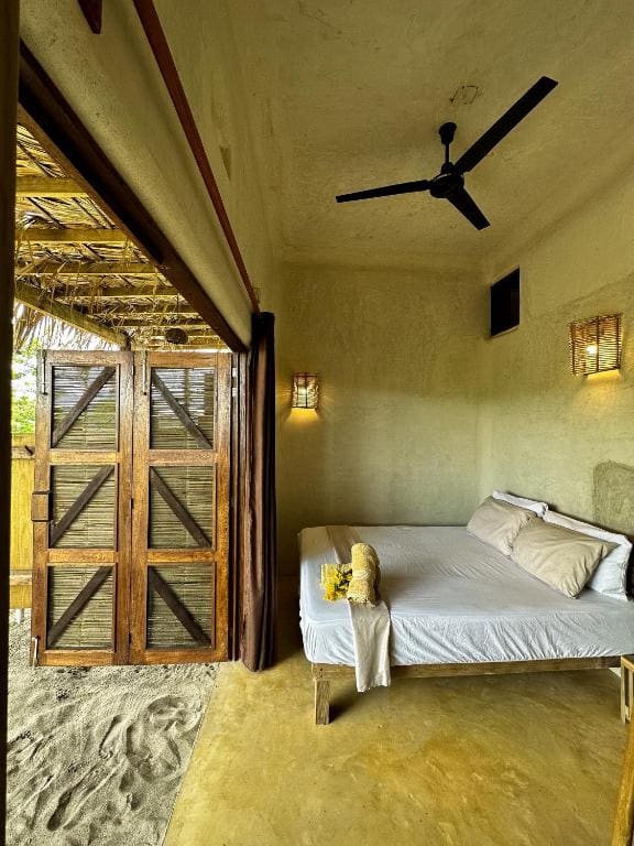 Double Room with Shared Bathroom room - Image 3