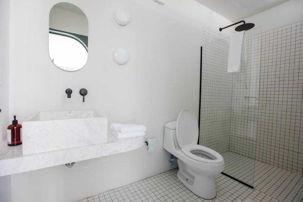 Double Room with Balcony room - Image 2